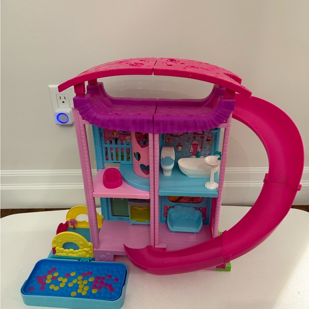 Barbie Dollhouse, Chelsea Playhouse with Transforming Areas